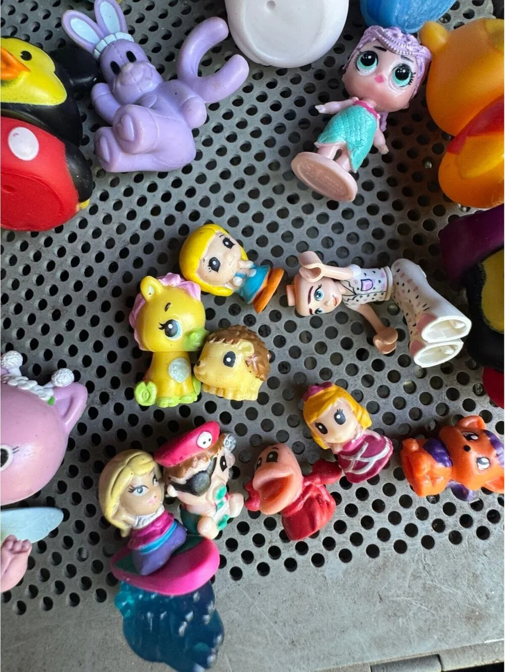 LOT OF DISNEY DUCKS LOL SURPRISE MINIATURE KIDS TOYS